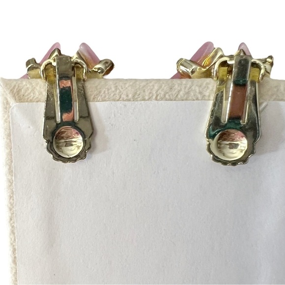 Vintage Pink Thermoset Pinwheel Geometric Gold Tone Clip On Earrings - Picture 7 of 12